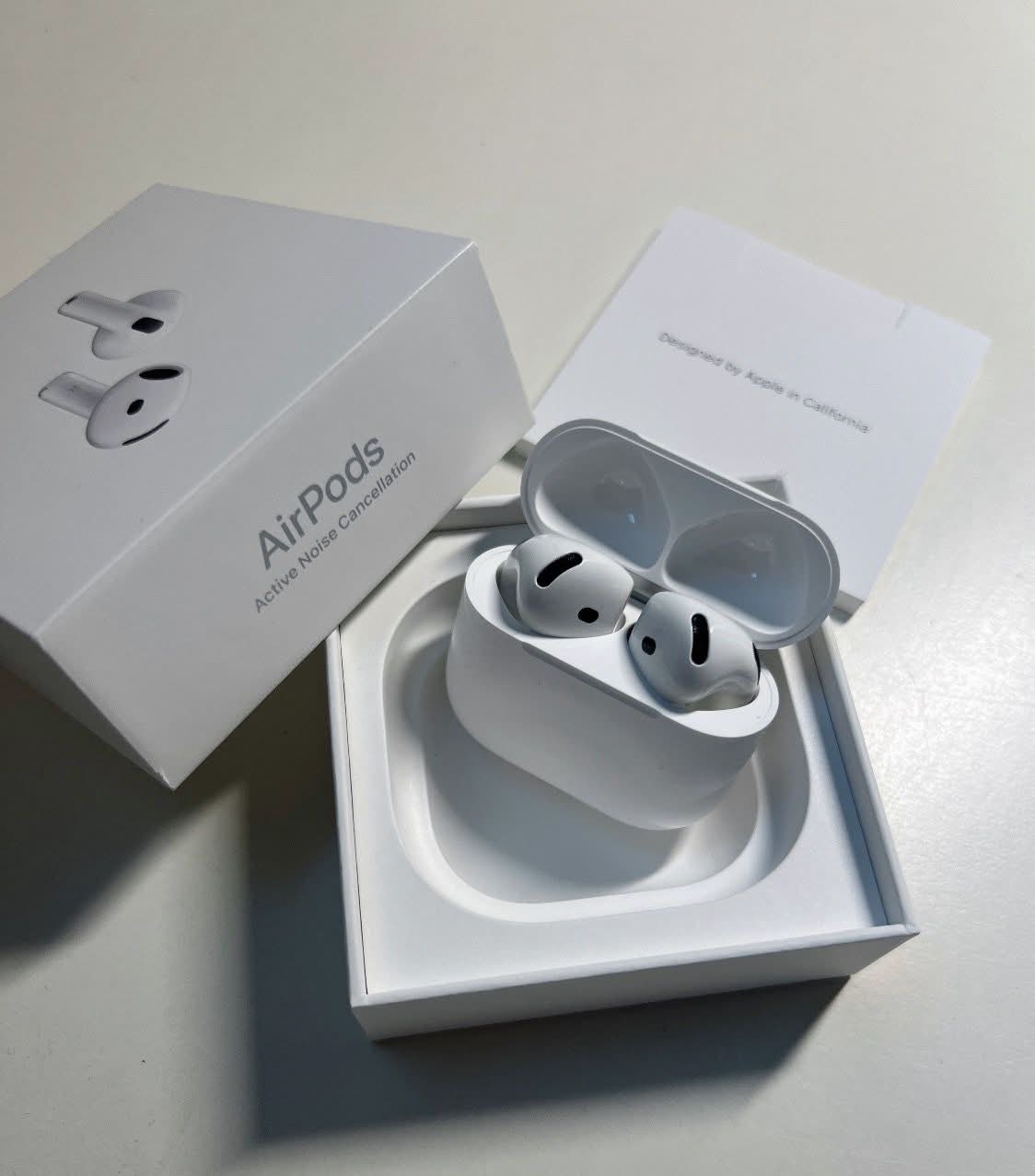 AirPods 4th